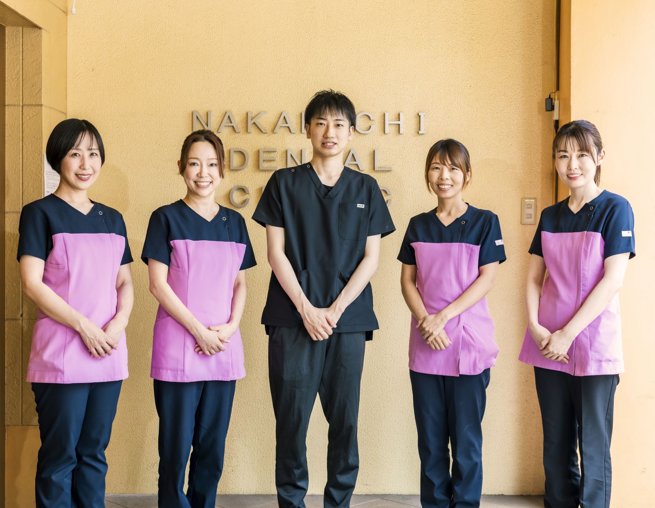 なかみち歯科クリニック 歯科医師とスタッフ4名